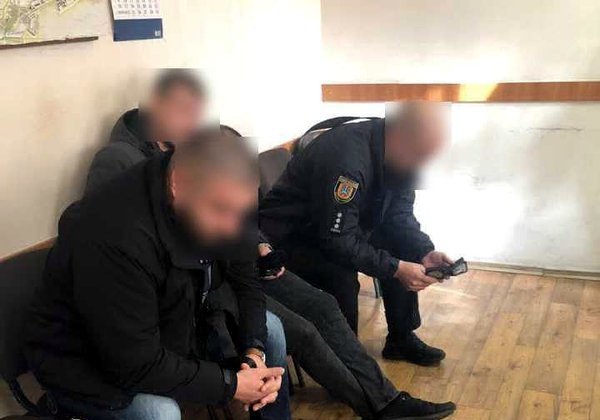 Руками и ногами выбивали признание: одесским операм объявили о подозрении