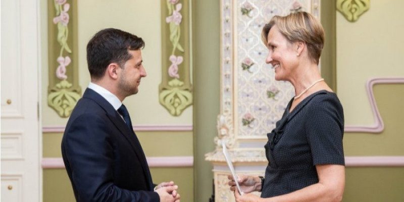 Посол Германии рассказала, как будет запускаться "формула Штайнмайера"