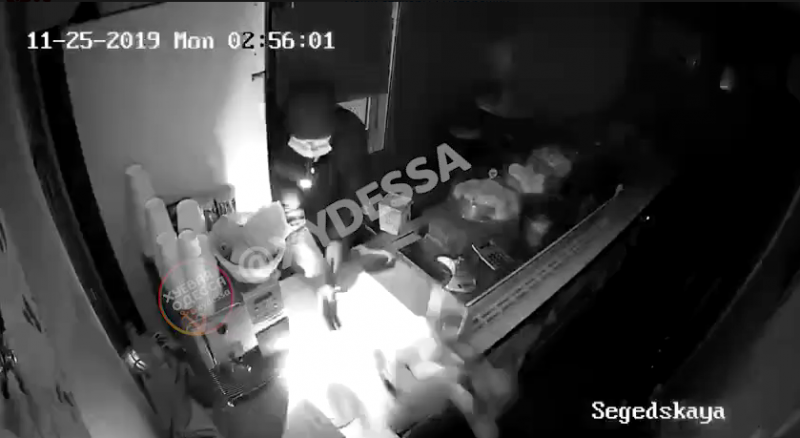 Ограбить за 2 минуты: шустрый вор из Одессы стал звездой Сети