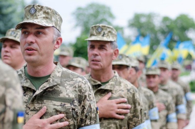 В Кабмине захотели забрать у военных пенсионные надбавки - детали