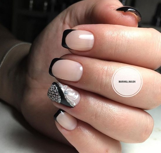 Черный новогодний маникюр 2020