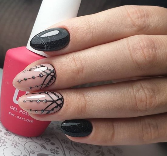 Черный новогодний маникюр 2020