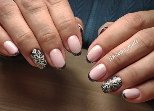 Черный новогодний маникюр 2020