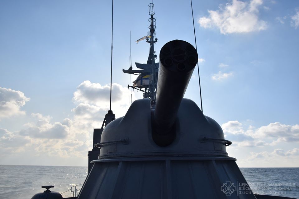 Корвет Прилуки с кораблем НАТО Корвет Прилуки с кораблем НАТО