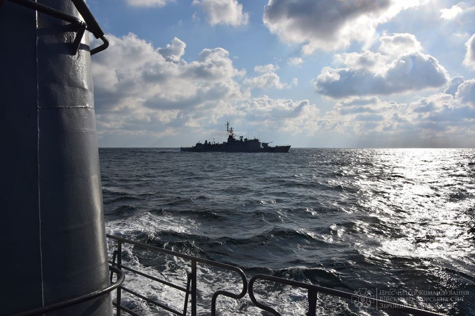 Корвет Прилуки с кораблем НАТО Корвет Прилуки с кораблем НАТО