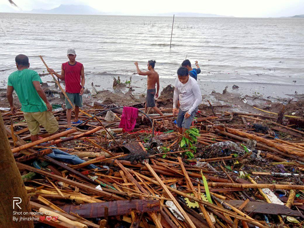 В результате тайфуна Каммури на Филиппинах погибли по меньшей мере 17 человек