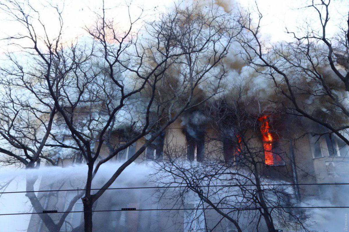 Пожар в колледже Одессы: погибшая оказалась несовершеннолетней студенткой
