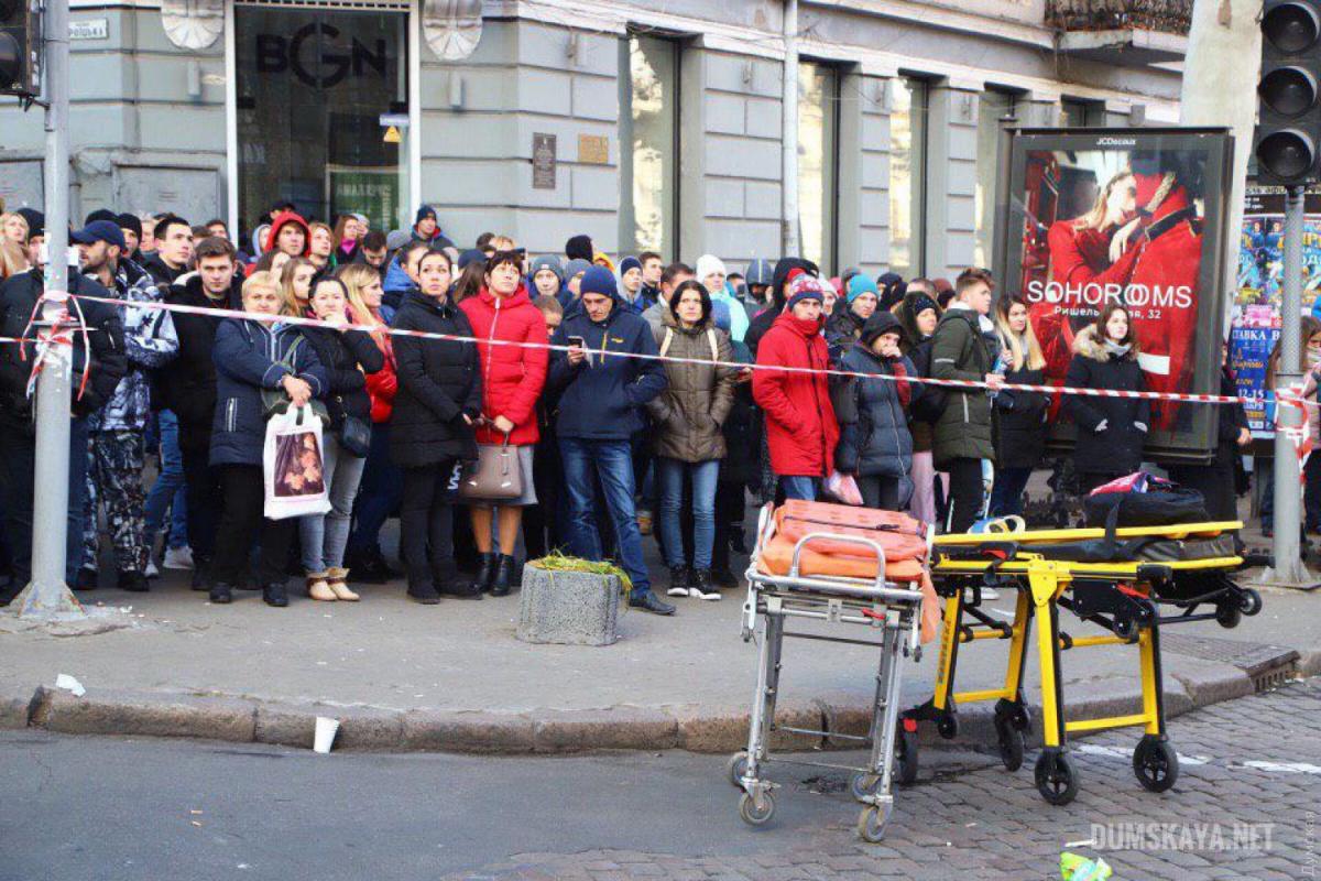 В результате пожара в одесском колледже госпитализирован 21 человек В результате пожара в одесском колледже госпитализирован 21 человек