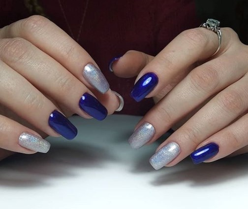 Красивый синий маникюр на Новый год 2020 