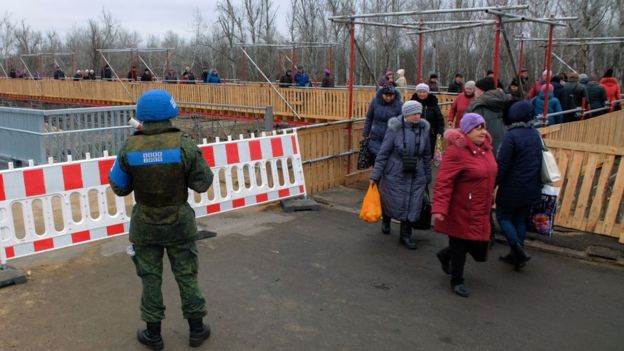 Боевики уже разгуливают по Станице Луганской Боевики уже разгуливают по Станице Луганской