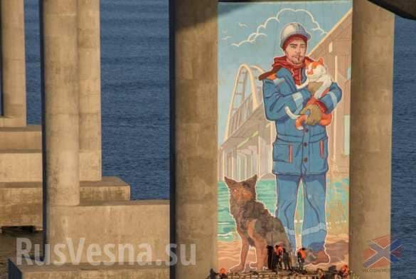 Политтехнолог потроллил мурал, нарисованный на опоре Крымского моста