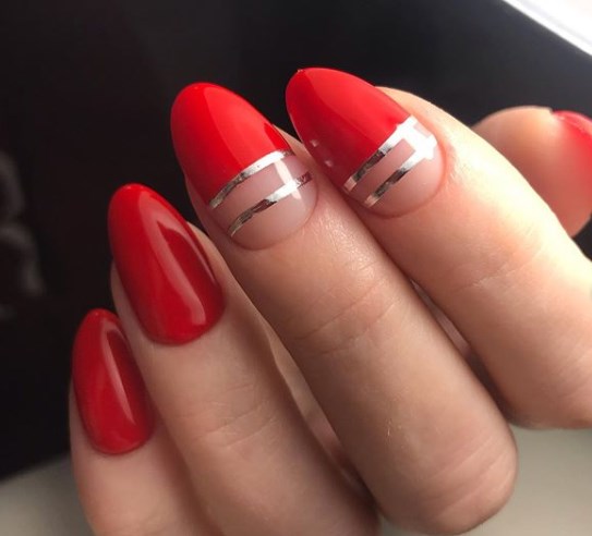 Красный новогодний маникюр 2020