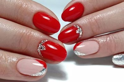 Красный новогодний маникюр 2020