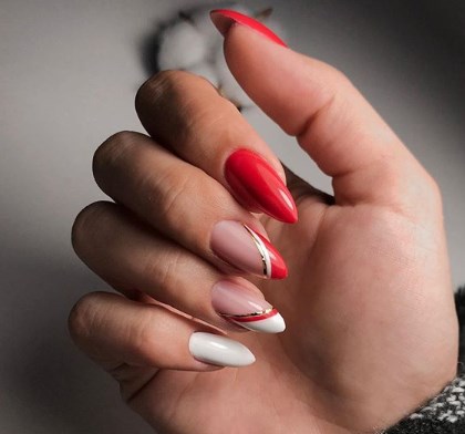 Красный новогодний маникюр 2020
