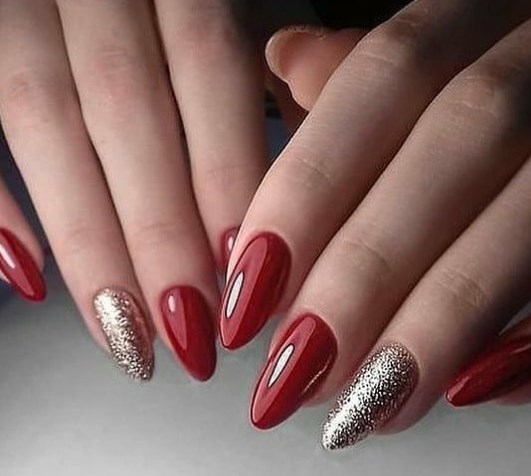 Красный новогодний маникюр 2020