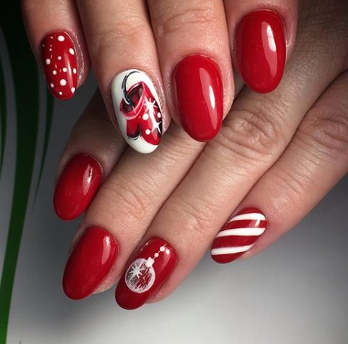 Красный новогодний маникюр 2020