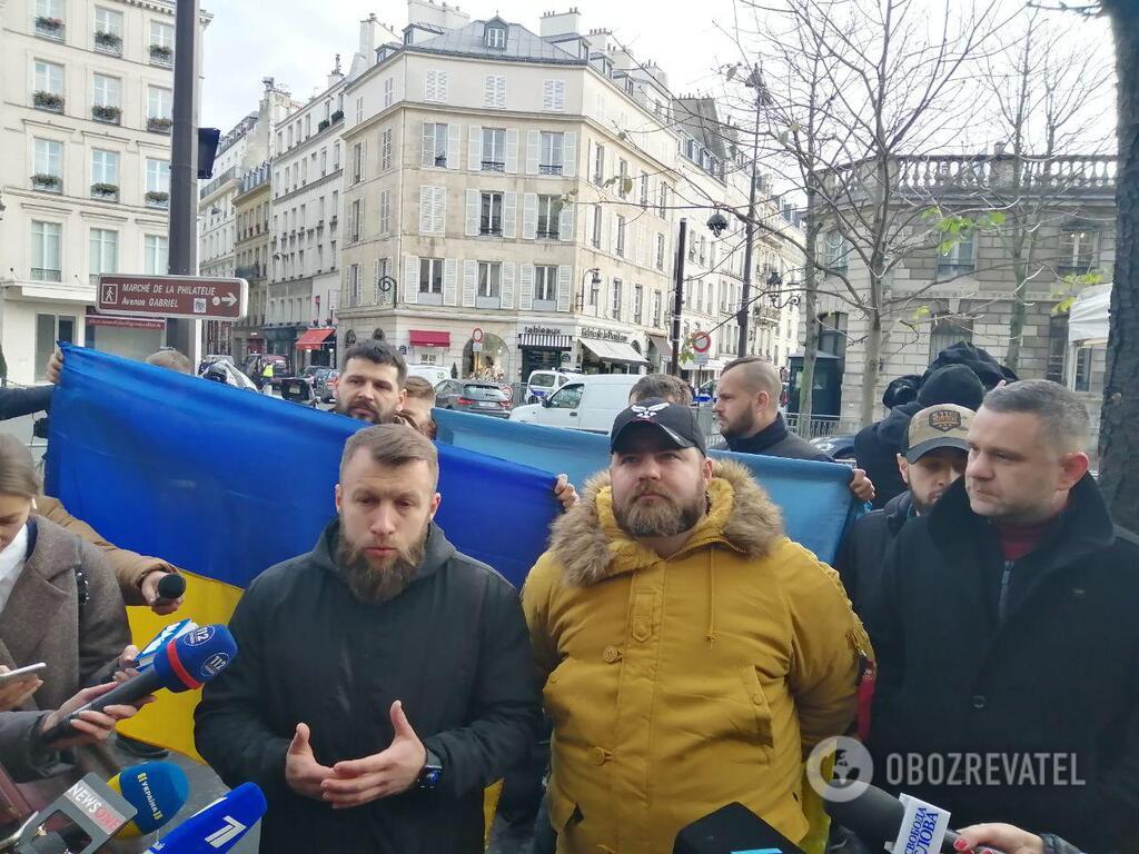 АТОшники в Париже бунтуют против России и "ЛДНР" АТОшники в Париже бунтуют против России и "ЛДНР"