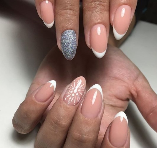 Французский маникюр на Новій год 2020