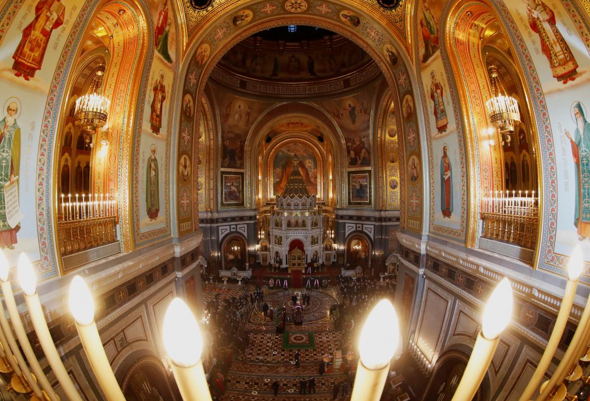 Юрия Лужкова отпевал патриарх Кирилл