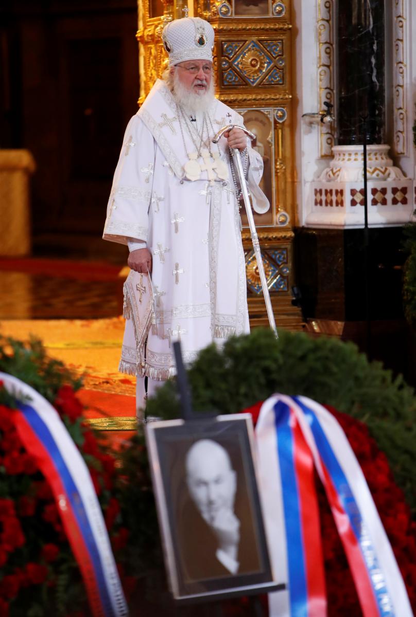 Юрия Лужкова отпевал патриарх Кирилл