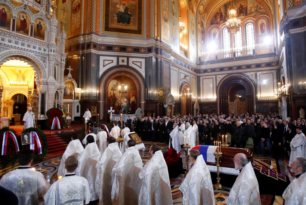 Юрия Лужкова отпевал патриарх Кирилл