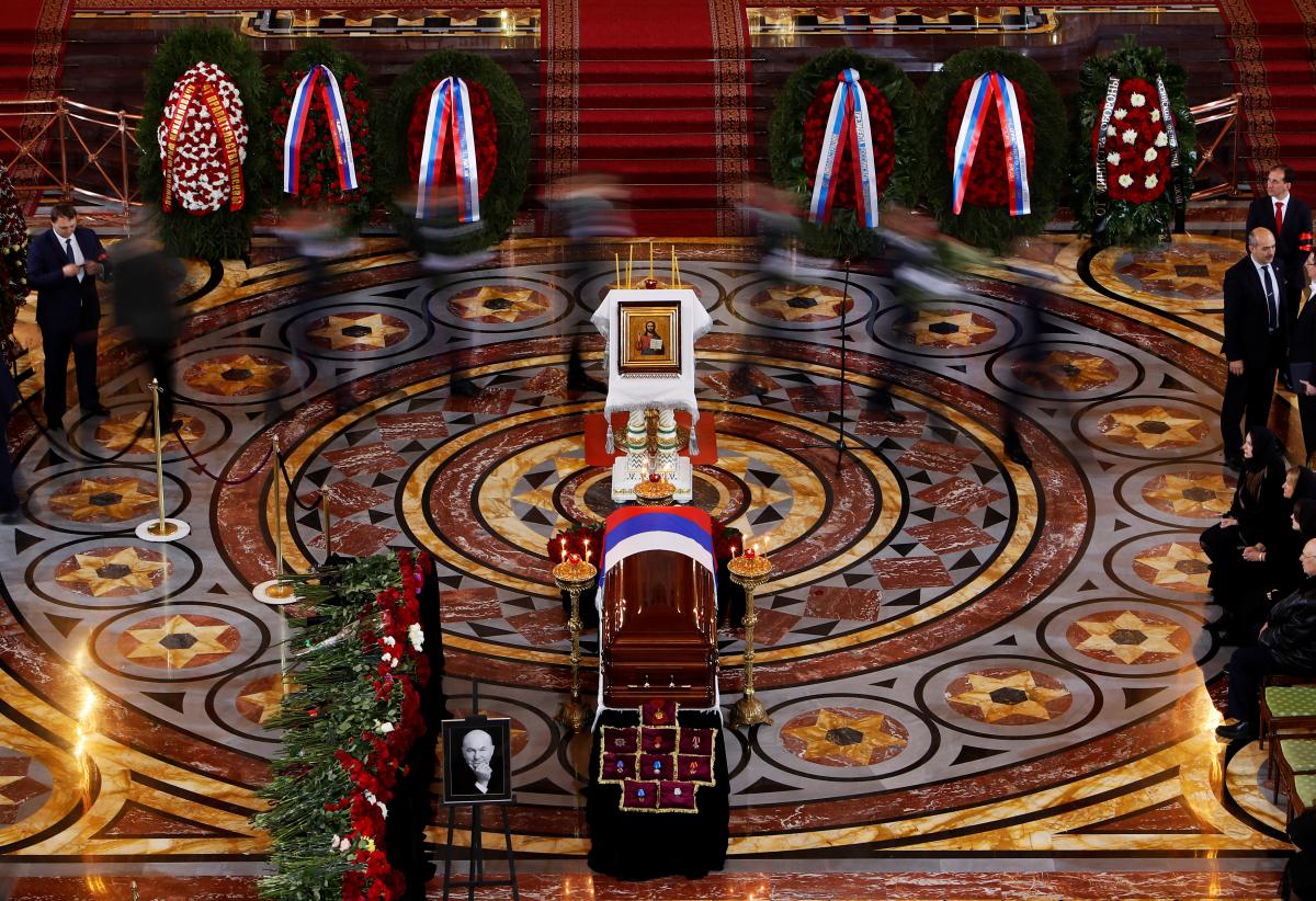 Юрия Лужкова отпевал патриарх Кирилл