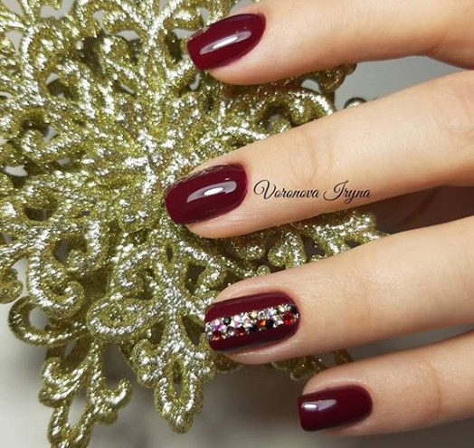 Новогодний маникюр марсала 2020