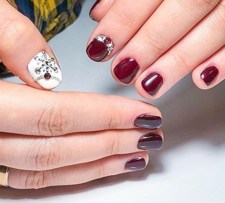 Новогодний маникюр марсала 2020