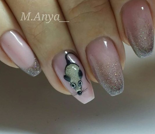 Новогодний маникюр с мышкой