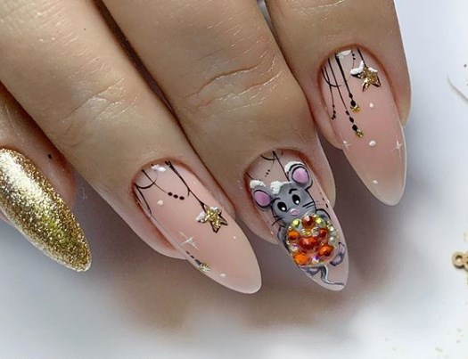 Новогодний маникюр с мышкой