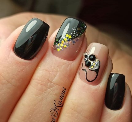 Новогодний маникюр с мышкой