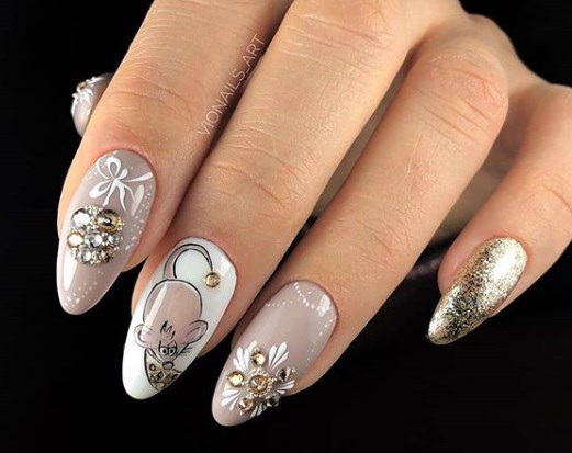 Новогодний маникюр с мышкой