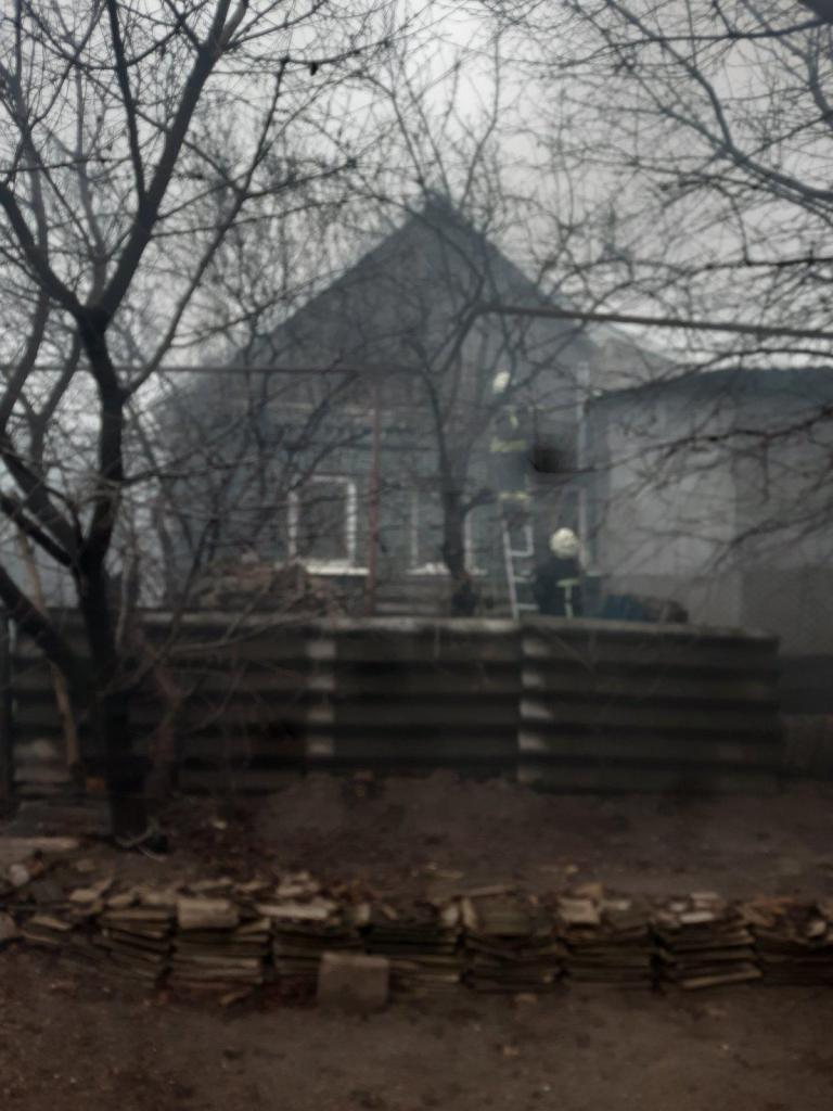 В Запорожье горел дом, найдены тела матери и сына