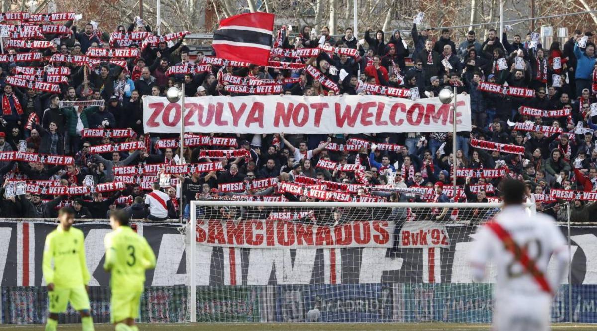 Фанаты Райо выразили неприязнь к Зозуле Фанаты Райо выразили неприязнь к Зозуле