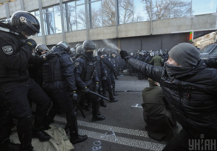 Столкновения под парламентом
