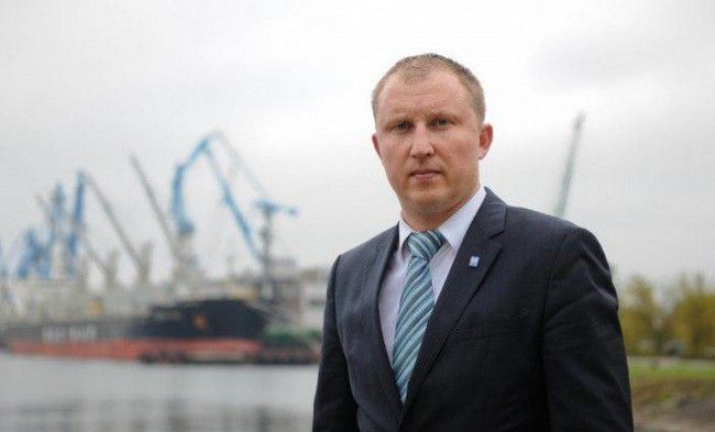 Под Кабмином требуют отставки главы АМПУ Под Кабмином требуют отставки главы АМПУ