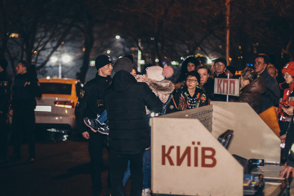 В 16-этажке на Подоле не сразу поняли, что начался пожар