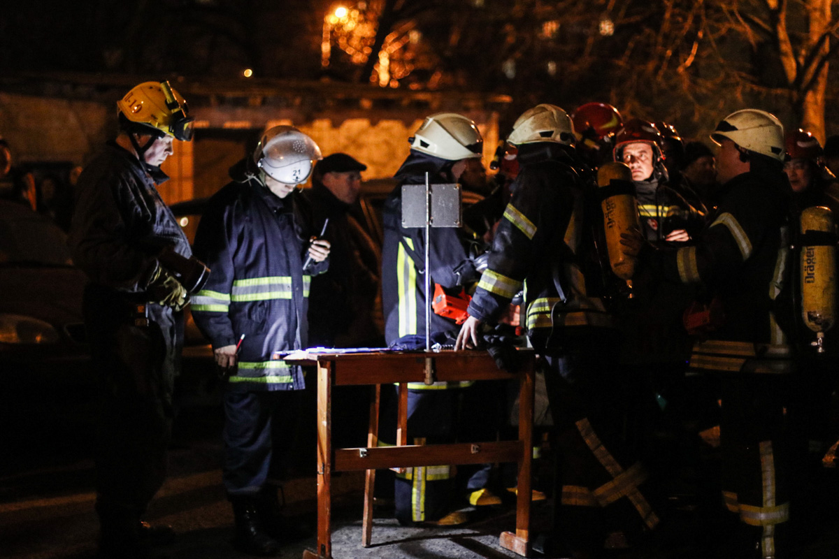 В 16-этажке на Подоле не сразу поняли, что начался пожар