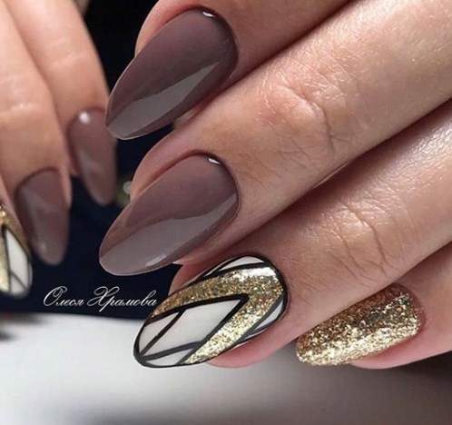 Коричневый маникюр на Новый год 2020