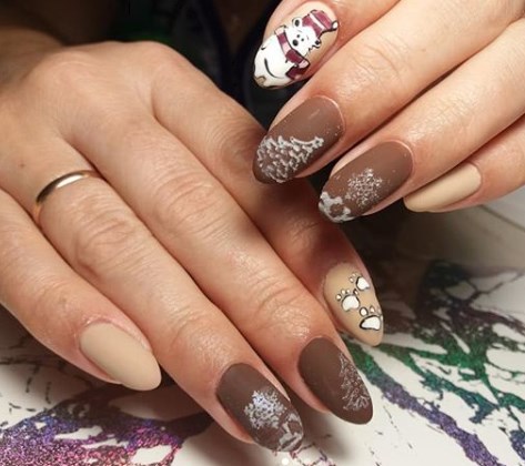 Коричневый маникюр на Новый год 2020