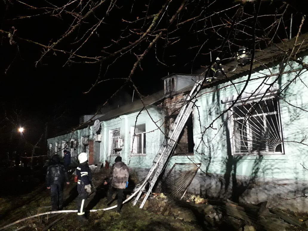 В Луганской области во время пожара эвакуировали более 100 человек В Луганской области во время пожара эвакуировали более 100 человек