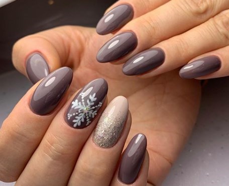 Коричневый маникюр на Новый год 2020