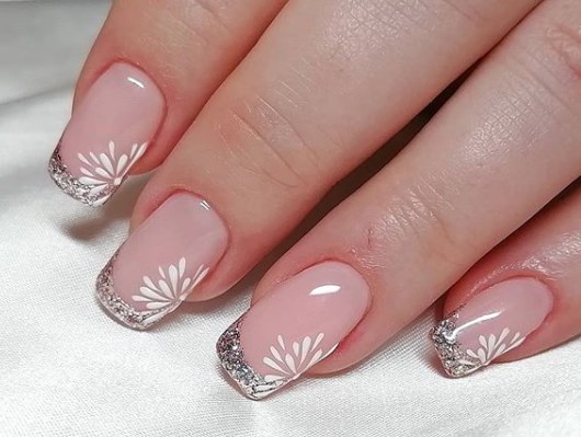 Новогодний маникюр 2020