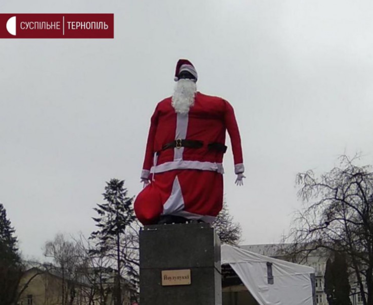 В сквере Тернополя Пушкина превратили в Йоулупукки - Новости Тернополя