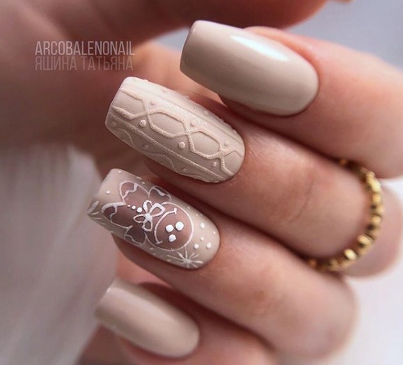 Бежевый маникюр зима 2020