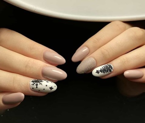 Бежевый маникюр зима 2020