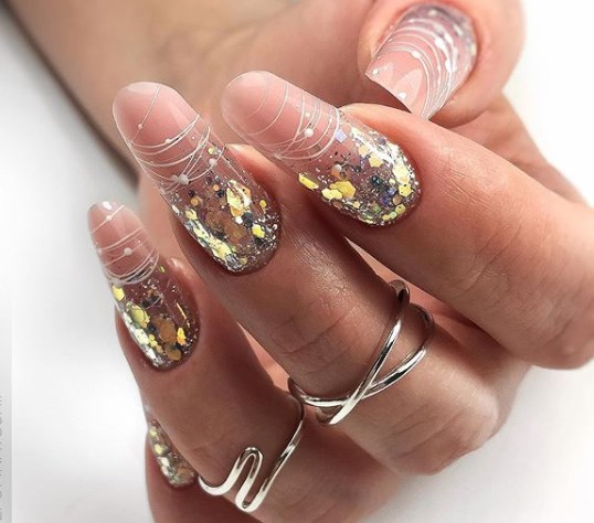 Бежевый маникюр зима 2020