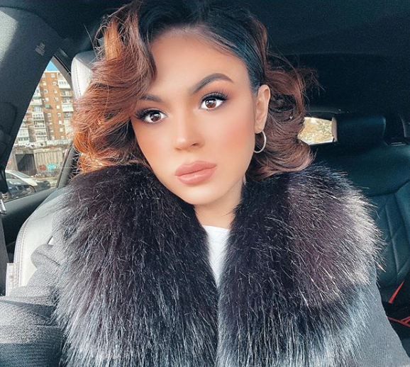 Девушка Лунина