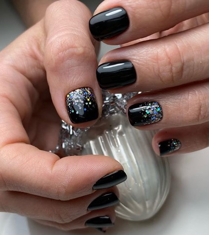 Новорічний манікюр 2020