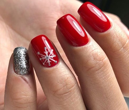 Новорічний манікюр 2020